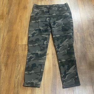 Natural Reflections Camouflage pull on Jeggings size large